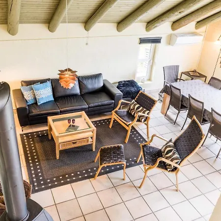 Holiday Henne Xxiii Semesterbostad